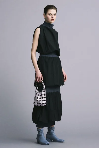 Look 16